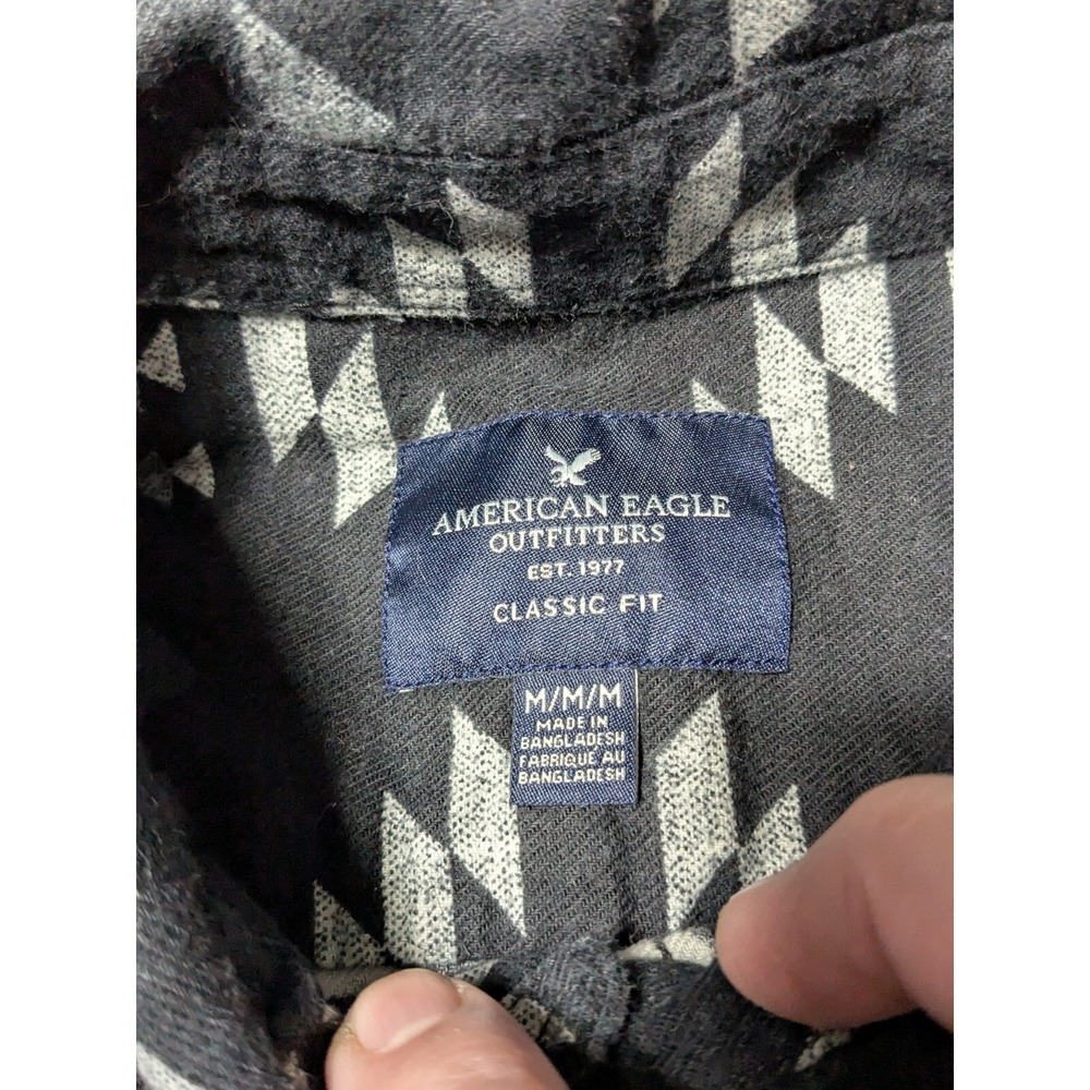 AMERICAN EAGLE CLASSIC FIT Men Medium Black Aztec Southwestern Flannel Shirt - Picture 5 of 16